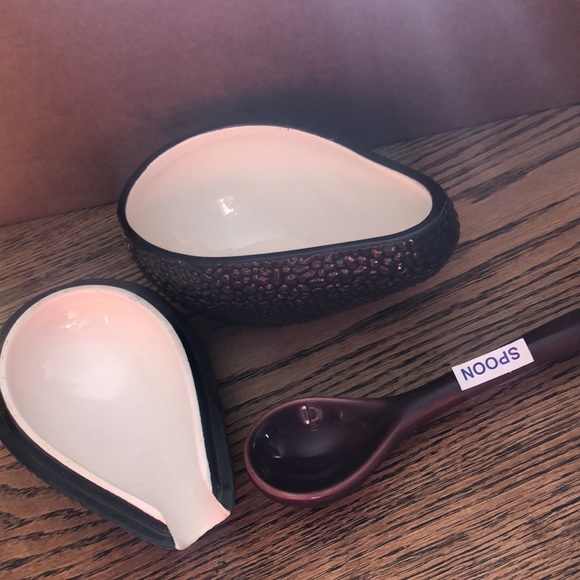 NWT guacamole bowl. 3 piece set. Hand painted ceramic - Picture 3 of 4